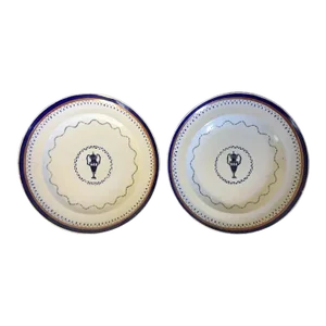1810 Chinese Export Porcelain Plates Decorated with Urns for the American Federal Market - A Pair