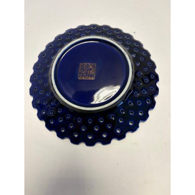 Vintage Cobalt Blue Openwork Lattice Plates Chinoiserie Asian Style With Peacock Floral Motif – Set of 2 For Sale - Image 4 of 7