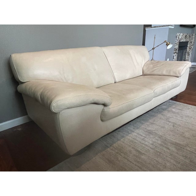 Authentic Roche Bobois Italian leather sofa in cream natural leather. Manufactured in Italy by Tre Erre for Roche Bobois...