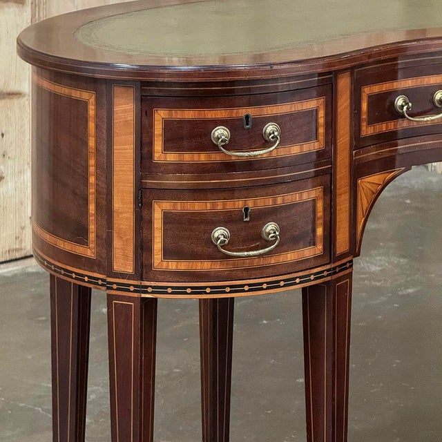 Auburn 19th Century French Louis XVI Kidney-Shaped Mahogany Leather Top Desk For Sale - Image 8 of 18