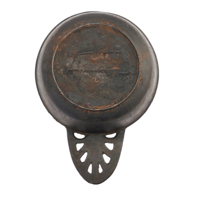 Two Graduated Cast Iron Porringers by Kenrick Iron Mongers, 1790-1830 For Sale In Chicago - Image 6 of 8