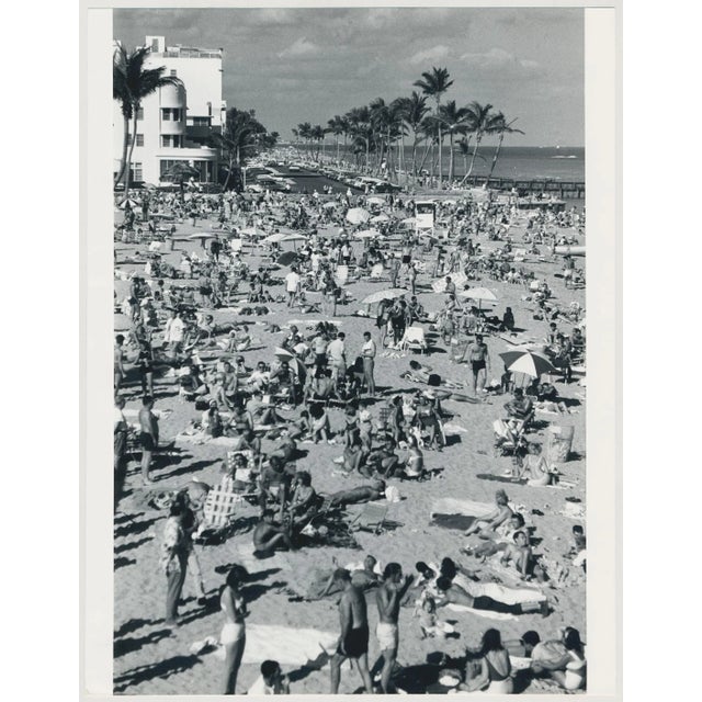 1960s Crowded Beach, Florida, USA, 1960s, Black & White Photograph For Sale - Image 5 of 5