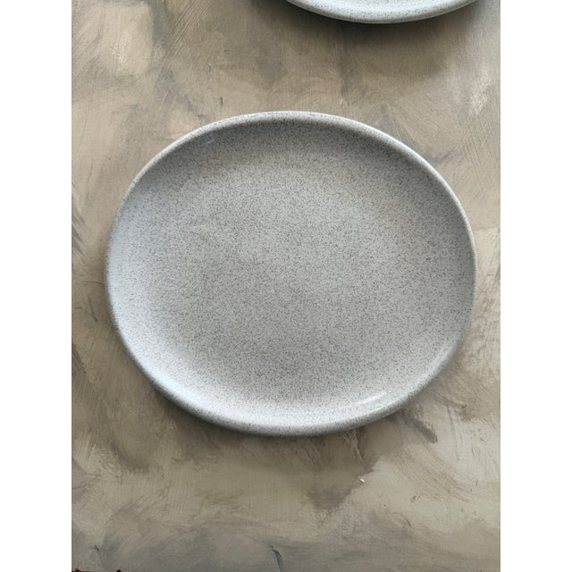 Ceramic Vintage Glidden Pottery Asymmetrical Dinner Plates – California Studio Stoneware, Mid-Century 1940s - Set of 4 For Sale - Image 7 of 12