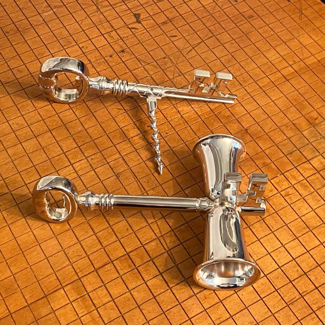 Clever decorative silver plated skeleton key design in this 1 and 1 1/2 ounce jigger with a bottle opener at the other...
