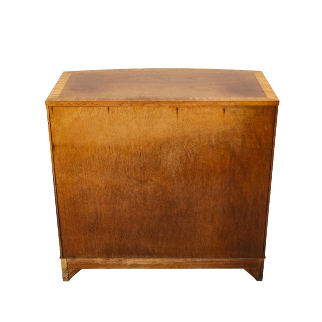 1980s Baker Furniture Georgian Inlaid Banded Mahogany Bowfront Bachelor Chest of Drawers For Sale - Image 15 of 17