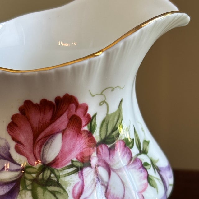 White Mid-20th Century English Bone China Sugar Bowl & Creamer — A Set For Sale - Image 8 of 16