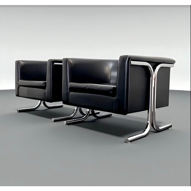 Here you can purchase extremely rare and prestigious vintage tubular steel lounge chairs upholstered in faux leather from...