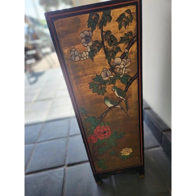 1950s 1950s Chinoiserie Hand Painted Elegant Gold Leaf Chinese Cabinet For Sale - Image 5 of 12