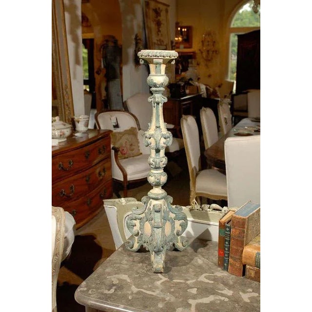 18th Century Italian Rococo Single Carved Candlestick, Painted with Blue Accents For Sale In Atlanta - Image 6 of 10
