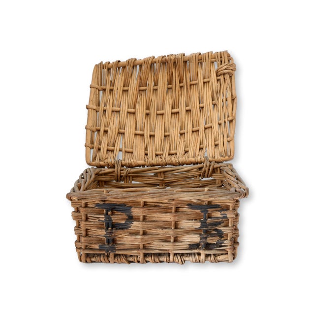 Early 20th Century Antique English Wicker Hamper For Sale - Image 5 of 7
