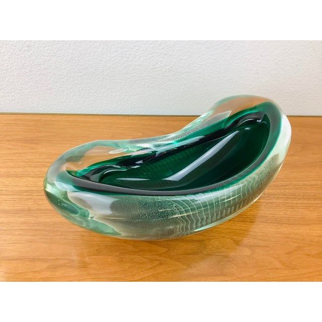 Vintage 1930s Alfredo Barbini Italian Mid Century Modern Freeform Murano Art Glass Vessel Bowl For Sale - Image 11 of 14