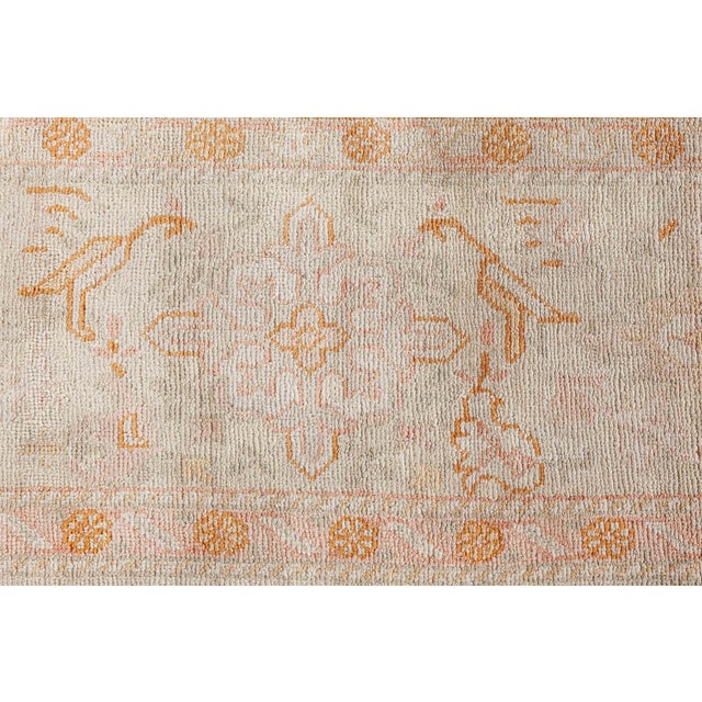 This magnificent oversized antique Turkish Oushak rug, dating from the early 20th century (circa 1900), exemplifies the...