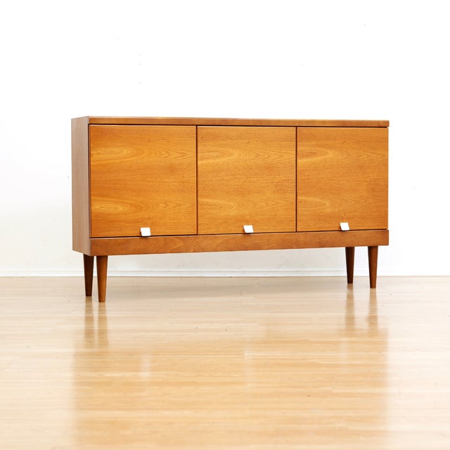 Mid-Century Modern 1970s Low Mid Century Console Credenza by White & Newton For Sale - Image 3 of 9