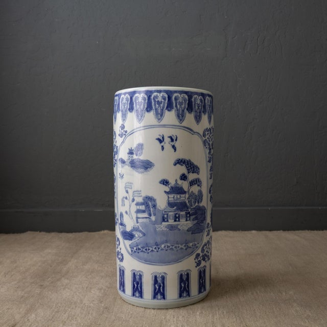 Blue Willow Chinoiserie Ceramic Umbrella Stand For Sale - Image 13 of 16