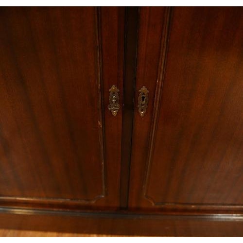 Wood Victorian Wine Chest in Mahogany, 1840 For Sale - Image 7 of 8