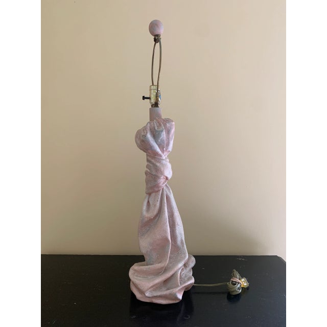 1970s John Dickinson Style Trompe l'Oeil Draped Plaster Table Lamp For Sale - Image 9 of 11
