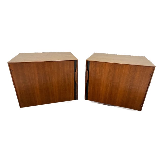Pair of Walnut Nightstands Attributed to John Kapel for Glenn of California, 1960s For Sale