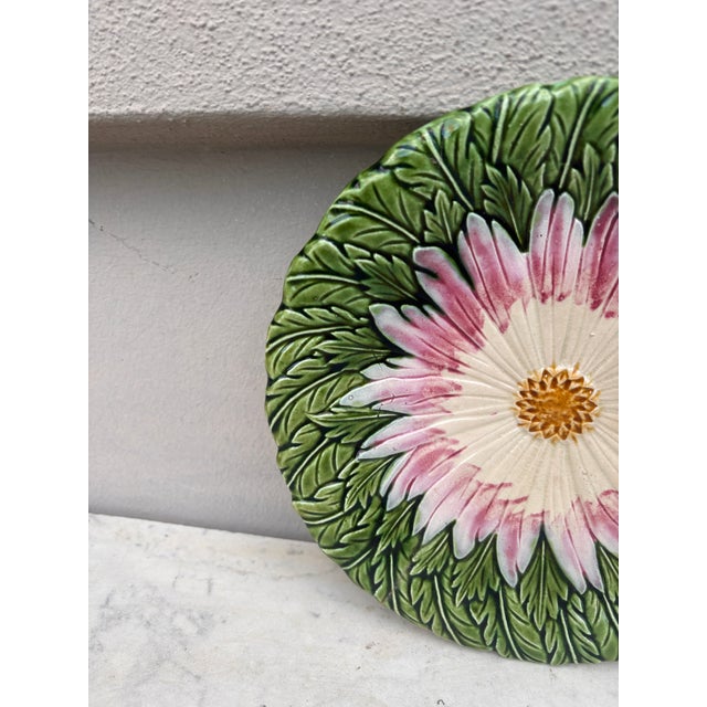French Country French Majolica Daisy Plate Orchies, Circa 1890 For Sale - Image 3 of 5
