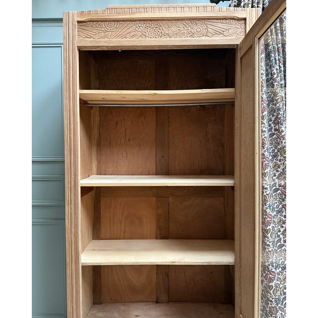 1930s Art Deco Display Cabinet in Natural Oak, 1930s For Sale - Image 5 of 18