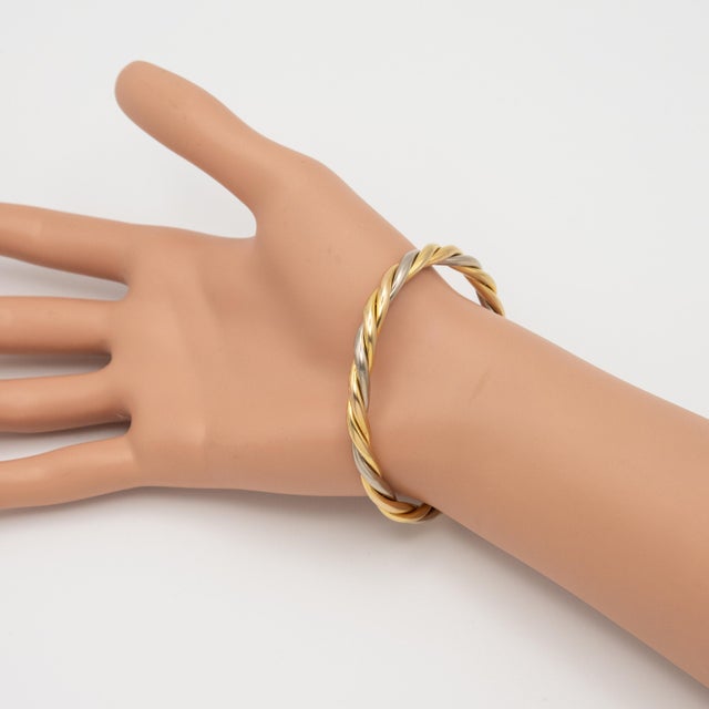 1990s Cartier 18k Gold Cabochon Lapis Lazuli Torque Bangle Bracelet For Sale In New York - Image 6 of 10