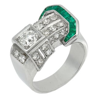 1930s Art Deco Diamond Emerald Platinum Buckle Ring, Size 6 For Sale