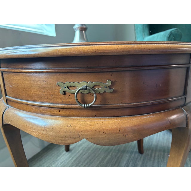 Chestnut 1980s Hekman Round Accent Table For Sale - Image 8 of 12