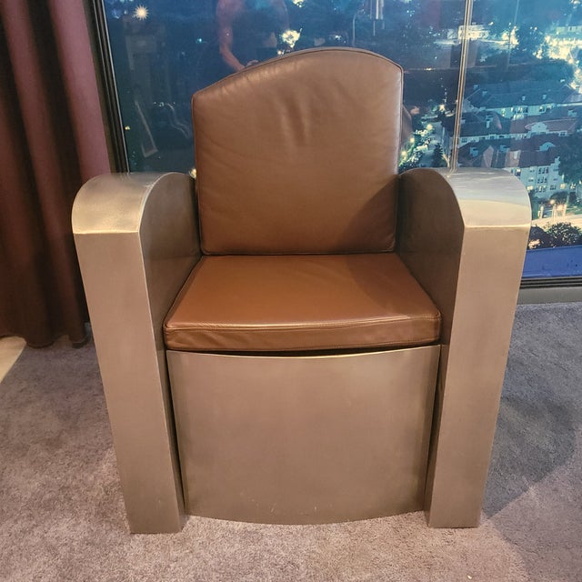 Dale Rogers – Brown Leather “Red Chair” Variant (2002) Carbon Steel & Leather, Signed & Dated This rare chair embodies...