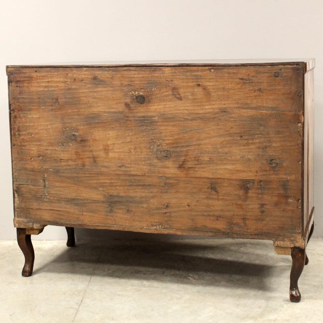 Wood Antique Louis XV Italian Chest of Drawers in Walnut For Sale - Image 7 of 16