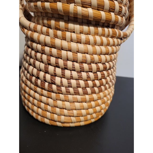 Traditional 1990s Sweetgrass Hand Woven Basket With Lid For Sale - Image 3 of 11