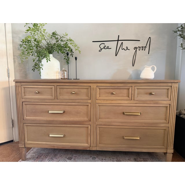 Henredon Henredon : Beautifully Refinished Vintage 8-Drawer Dresser For Sale - Image 4 of 8