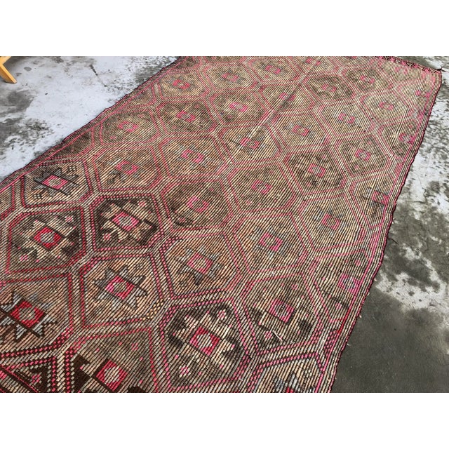 Art Deco 1960s Vintage Turkish Oushak Faded Floral Kilim Rug - 5′5″ × 9′10″ For Sale - Image 3 of 9