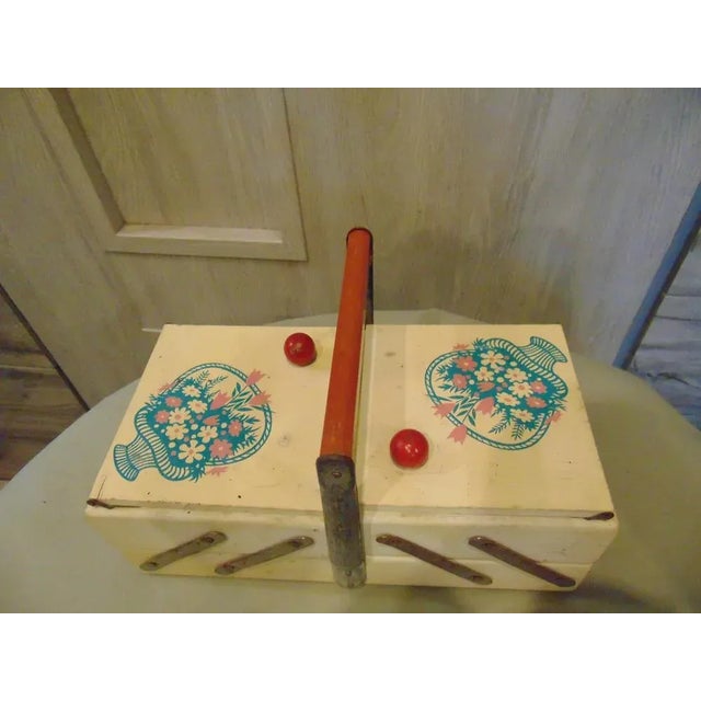 Stand, thread cabinet, vintage from the 50s-70s, dimensions height 15.5 cm. width 24 cm. depth 13 cm.