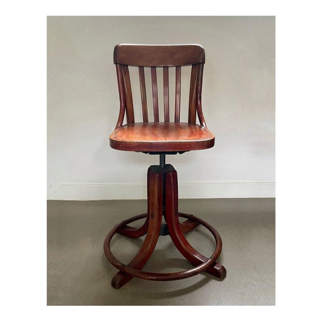 Vintage Swivel Chair by Michael Thonet for Thonet, 1920s, in Good conditions. Designed 1920 to 1949 This piece has an...
