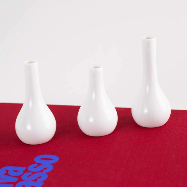 Vintage White Porcelain Fitz and Floyd Miniature Vases - Set of 3 For Sale In New York - Image 6 of 10