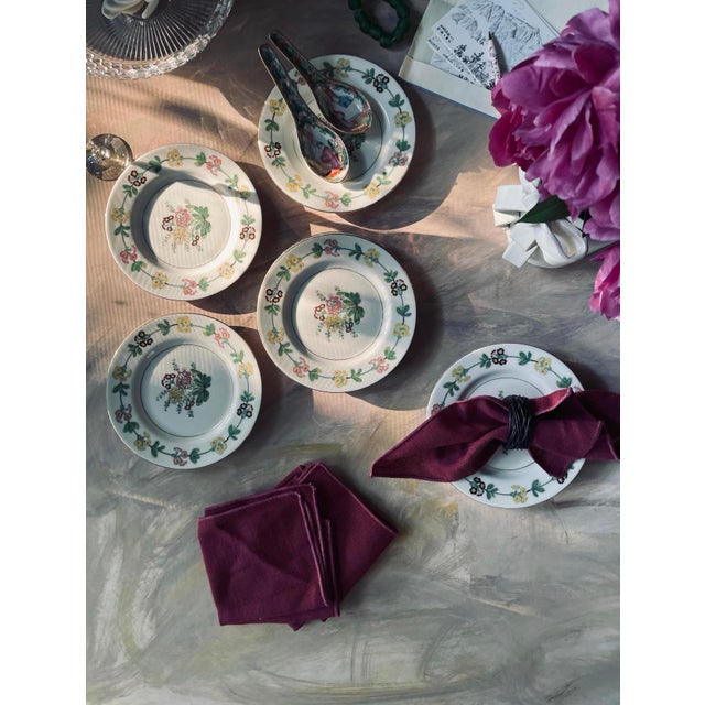 Set of floral bouquet 8 plates by Theodore Haviland, made in USA, in the Saybrook pattern in cream, featuring a floral...