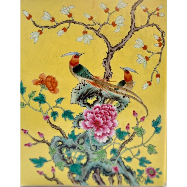 Late 20th Century Yellow Chinoiserie Chinese Export Porcelain Rectangular Vase With Lid For Sale - Image 10 of 11