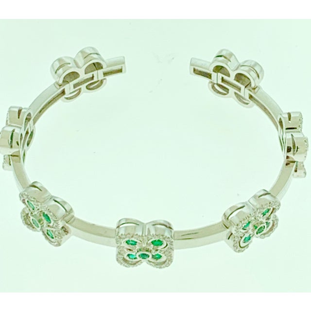 Late 20th Century Emerald and Diamond and Gold 37 Grams Cuff Bangle /Bracelet in 18 Karat Gold For Sale - Image 5 of 18