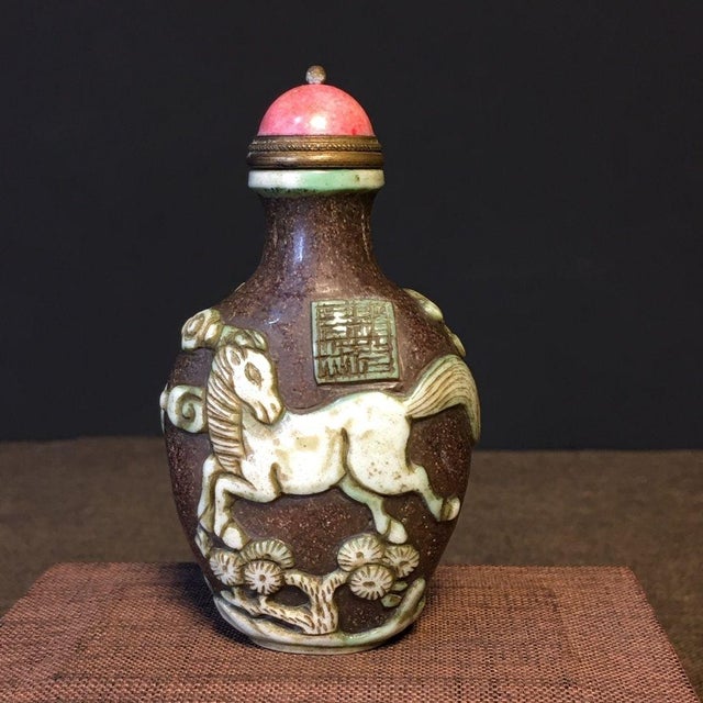 Mid 20th Century Vintage Carved Liuli Glass Snuff Bottle - Horse & Pine Motif For Sale - Image 5 of 9