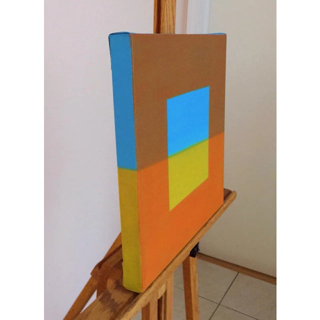 This piece depicts a viewfinder which focuses on one's inner world and sees the sky and earth differently.