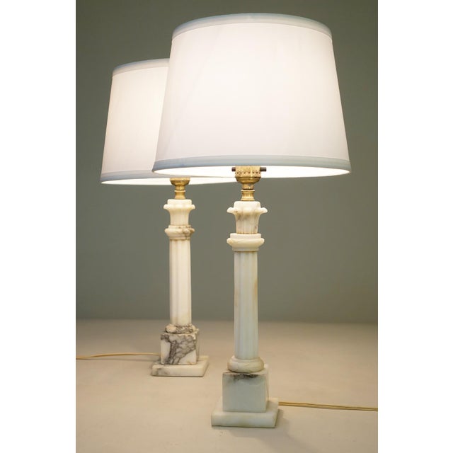 1950s 1950s Neo Classic Hollywood Regency Modern Carrara Marble Corinthian Style Column Table Lamps - a Pair For Sale - Image 5 of 12