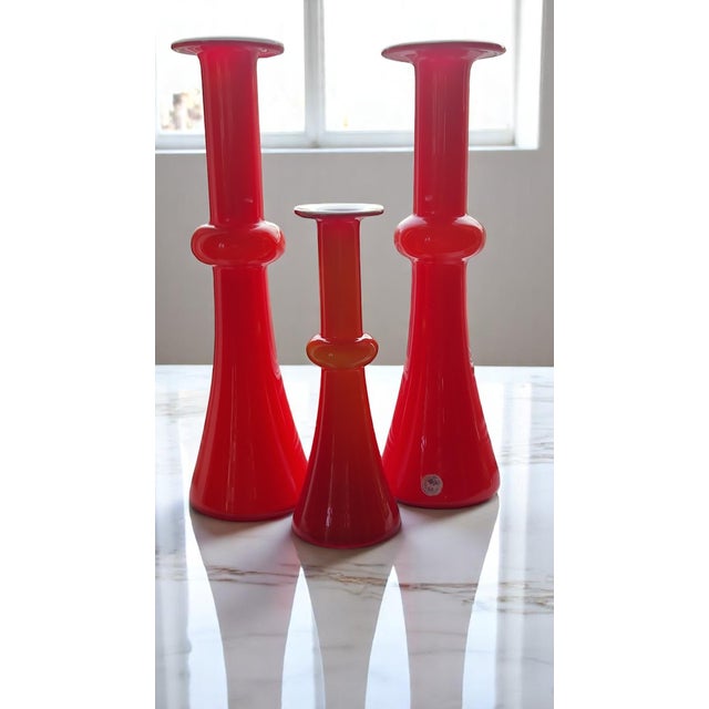 Mid-Century Modern Carnaby Vase Set in Red Art Glass by Per Lütken for Holmegaard, 1960s, Set of 3 For Sale - Image 3 of 11