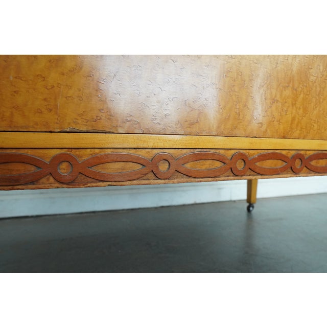 Vintage Warren Furniture Co. 4-Drawer Dresser For Sale - Image 13 of 17