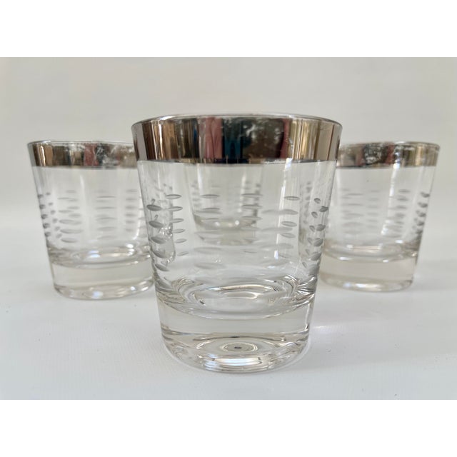 Dorothy Thorpe Midcentury Vintage Dorothy Thorpe Silver Rim Etched Glasses - Set of 4 For Sale - Image 4 of 4