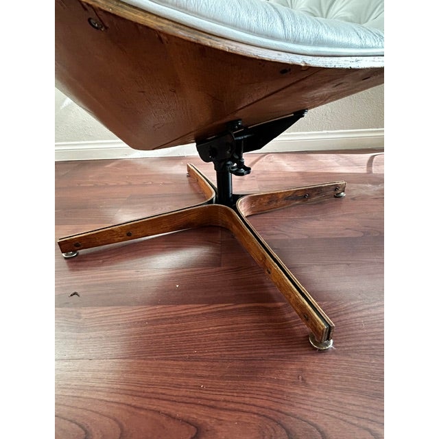 George Mulhauser Mid-Century Modern Molded Walnut "Cone" Swivel Lounge Chair in Premium New Leather For Sale - Image 10 of 18