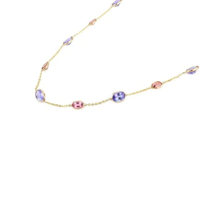 Art Deco Unique Tanzanite and Tourmaline Station Necklace Crafted in 18k Yellow Gold For Sale - Image 3 of 13
