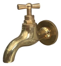 Example of Bathroom Wall-Mounted Faucets
