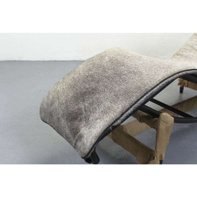 LC4 Chaise Lounge in Leather by Le Corbusier and Charlotte Perriand for Cassina For Sale - Image 10 of 14