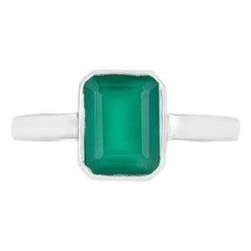 Classic Bezel Set Green Onyx Solitaire Ring in 925 Silver- Unisex Ring- Size 6 For Sale