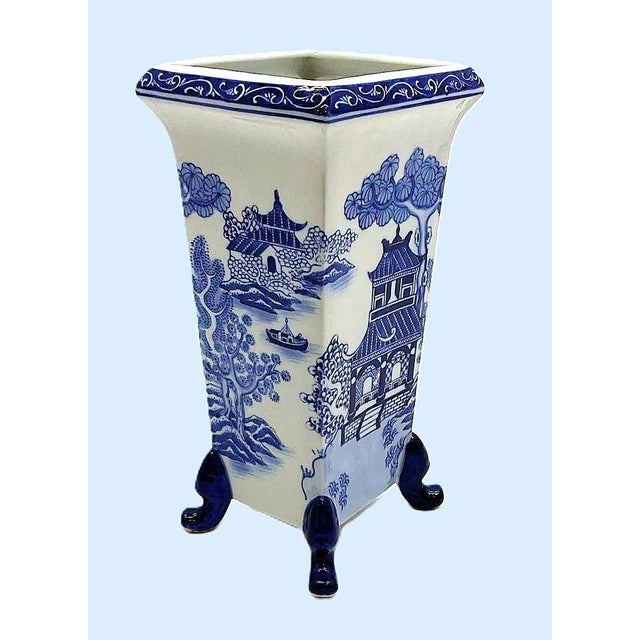 Ceramic Chinoiserie Vase With Pagoda Scene and Sculptural Feet For Sale - Image 7 of 11