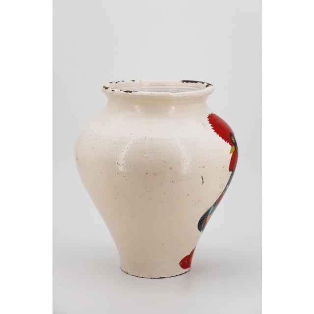 1900 - 1909 1900s White Pot Depicting a Hand Painted Model of a Rooster, Portuguese For Sale - Image 5 of 12